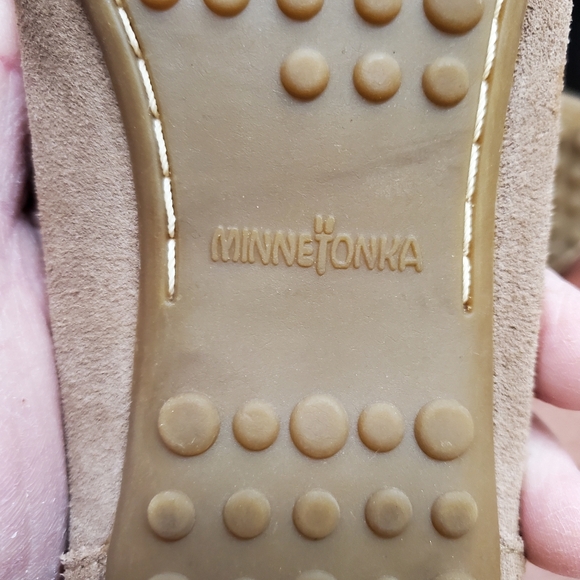 Minnetonka Women's Tan Beaded Embellished Suede Moccasins Size 7.5 - Picture 5 of 8